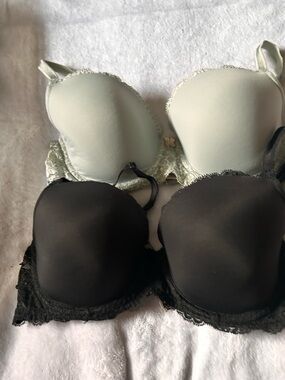 Victoria's Secret Black and Light Green Lace-Trim Bra Duo